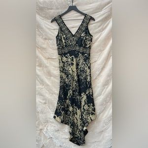 Vintage 2001 Handkerchief Hem Stunner!